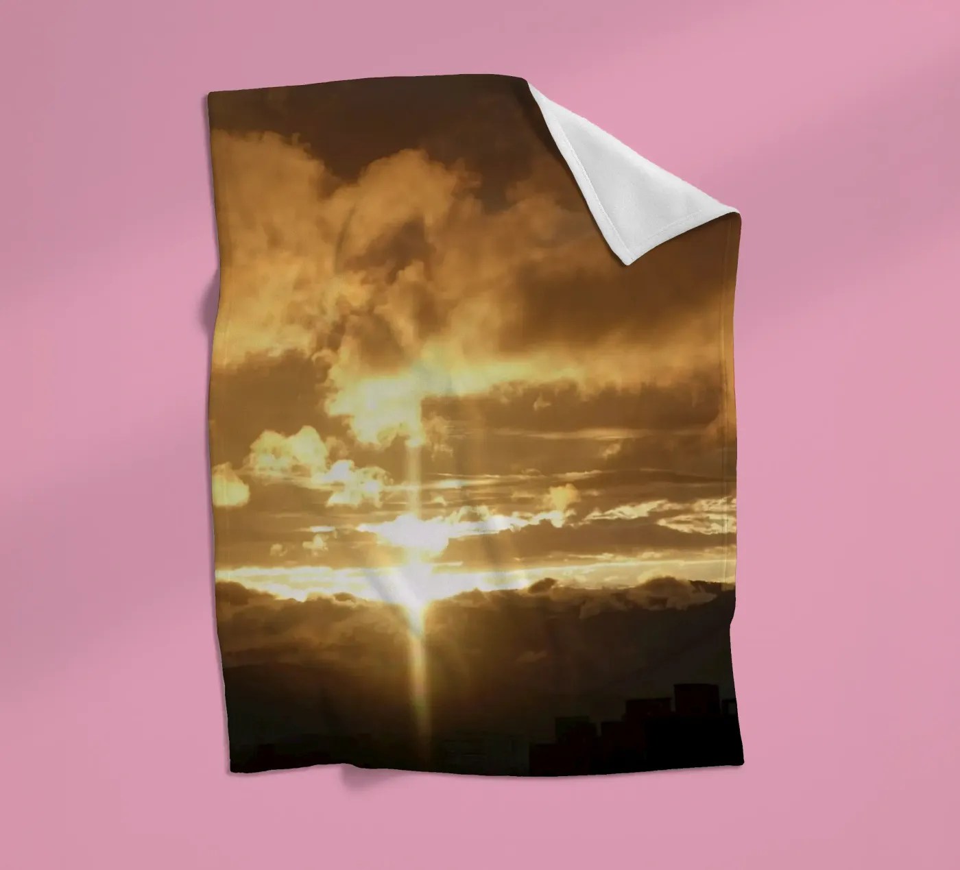 sunset clouds Fleecedecke von Earthly Visions