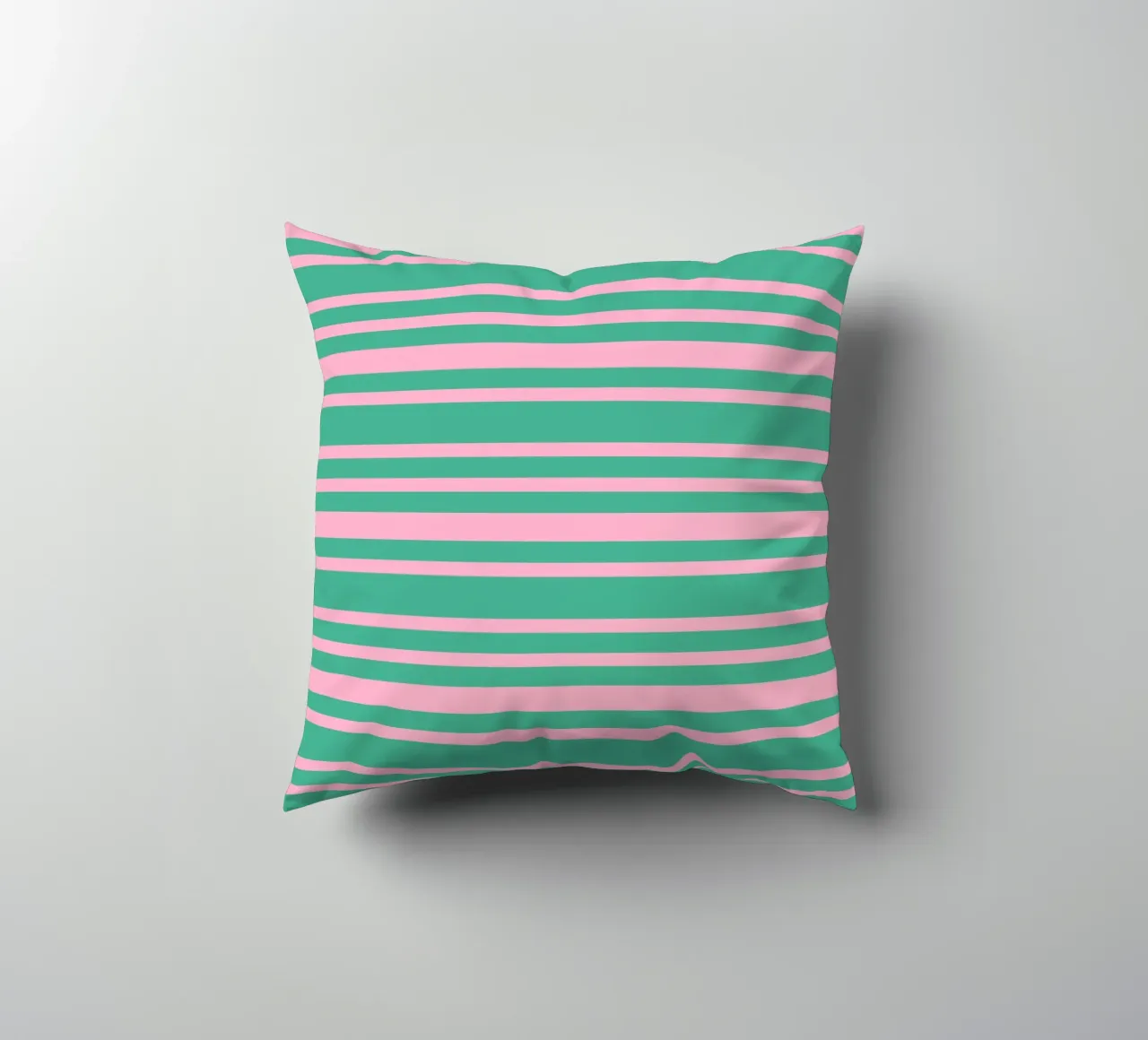 Divertente codice a barre a strisce verde e rosa cuscino da SilverPegasus