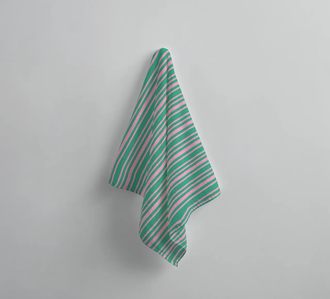 Divertente codice a barre a strisce verde e rosa asciugamano da bagno da SilverPegasus