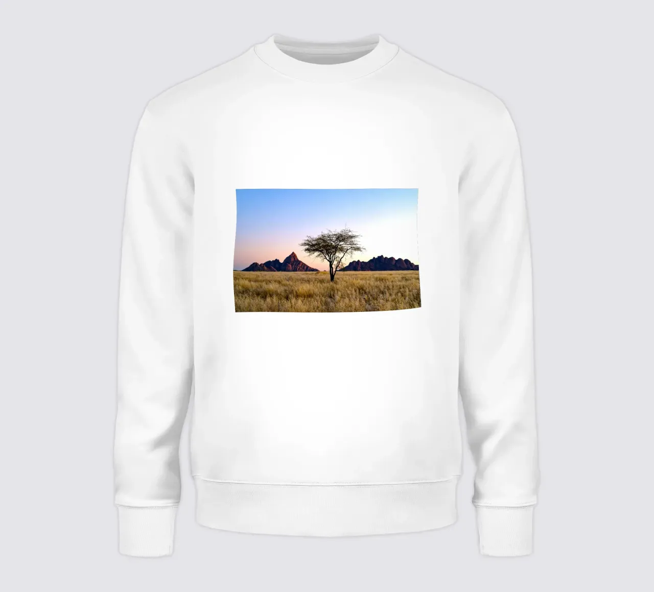 montañas de árboles sudadera de Earthly Visions