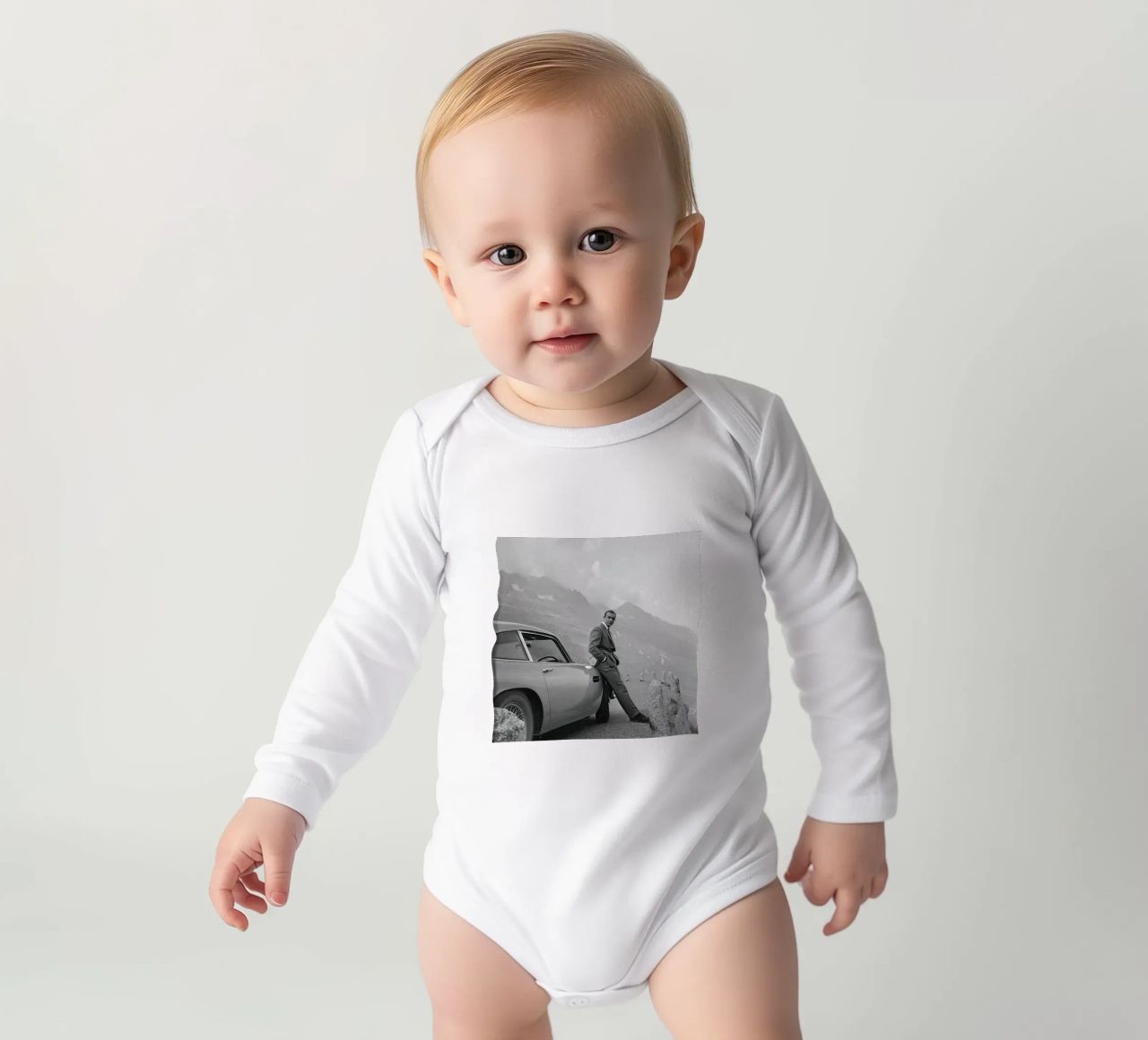 Sean Connery con l'Aston Martin DB5 1964 body neonato maniche lunghe da maria Shop