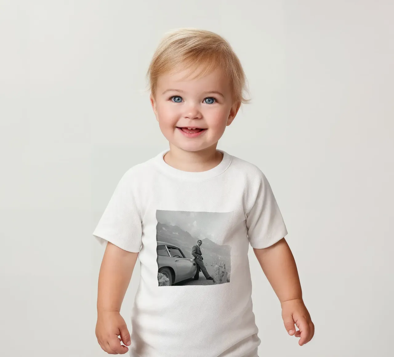 Sean Connery mit Aston Martin DB5 1964 Baby T-Shirt von maria Shop