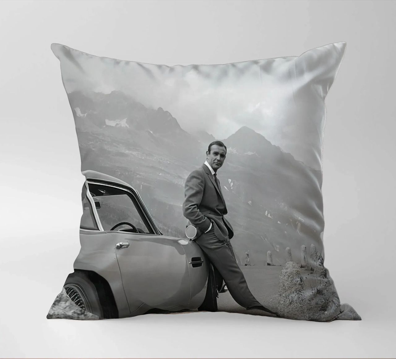 Sean Connery con l'Aston Martin DB5 1964 cuscino da maria Shop