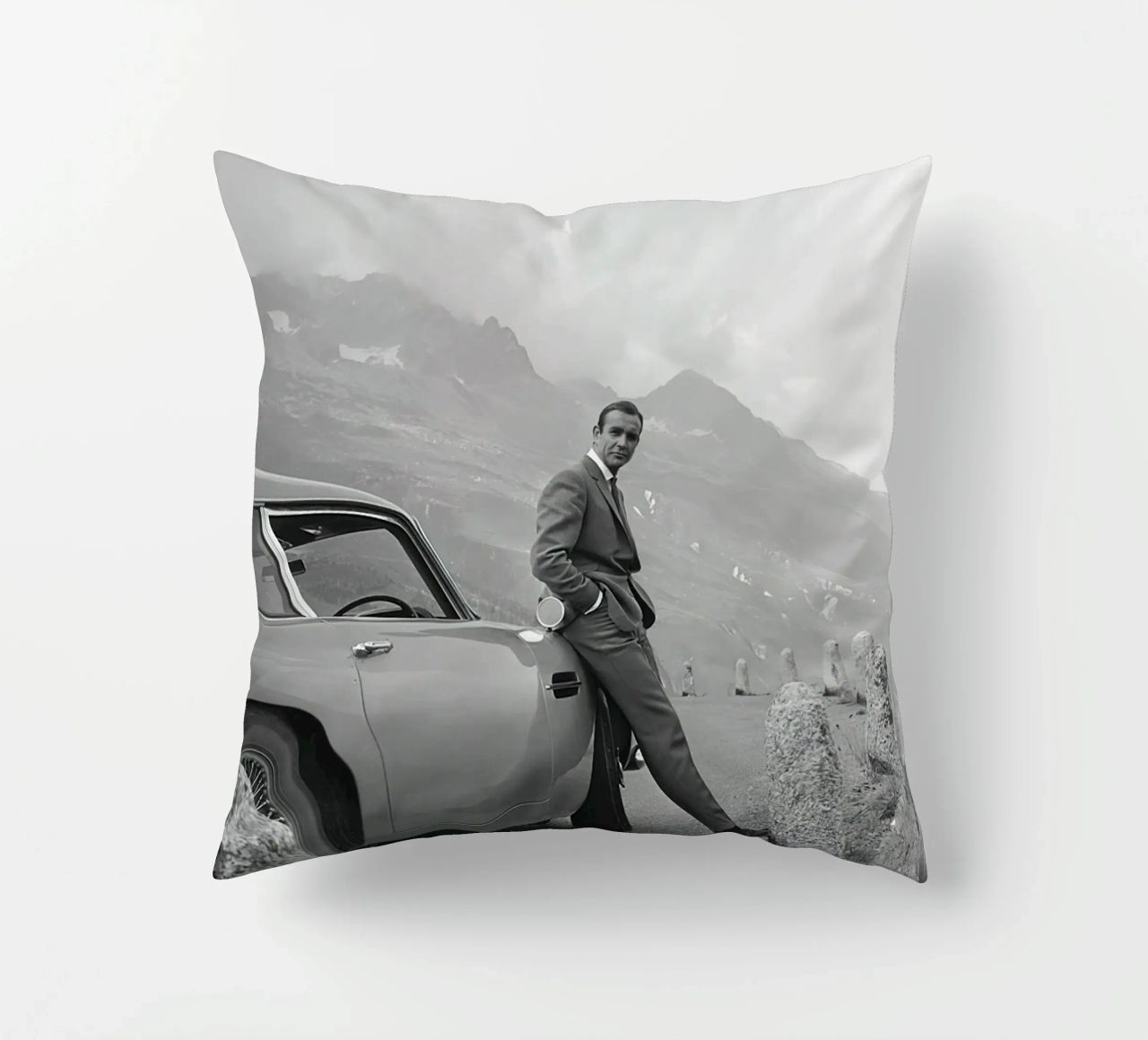Sean Connery con l'Aston Martin DB5 1964 cuscino da maria Shop