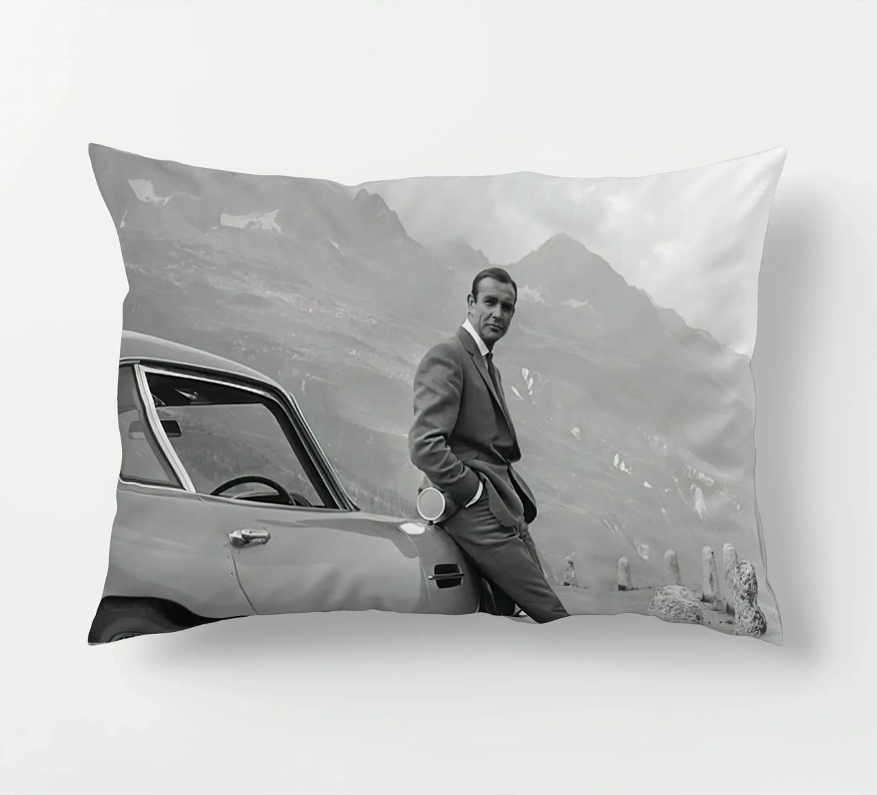 Sean Connery con l'Aston Martin DB5 1964 cuscino da maria Shop