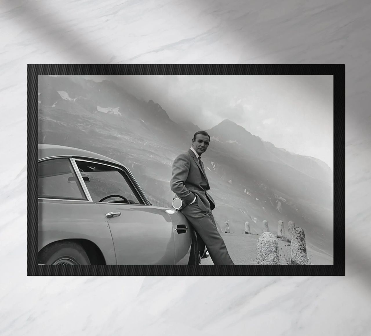 Sean Connery con l'Aston Martin DB5 1964 zerbino da maria Shop