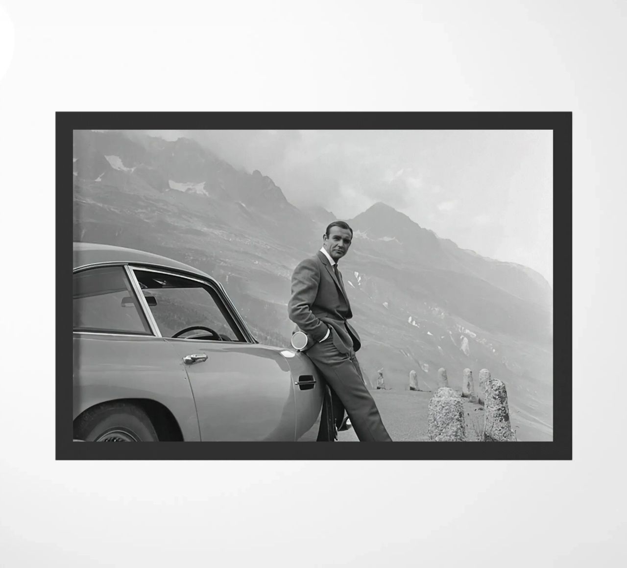 Sean Connery con l'Aston Martin DB5 1964 zerbino da maria Shop