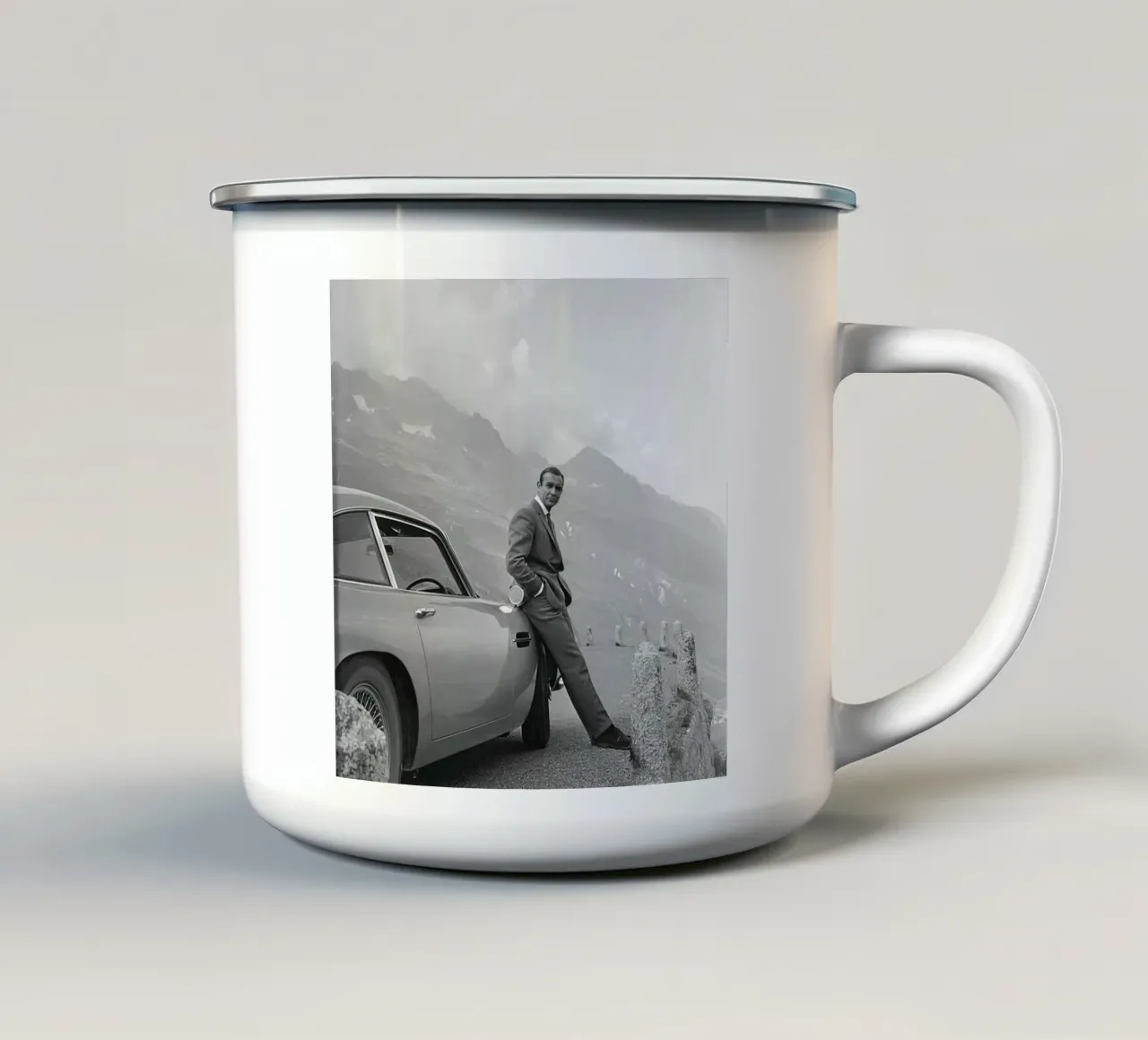 Sean Connery avec l'Aston Martin DB5 1964 mug en émail de maria Shop