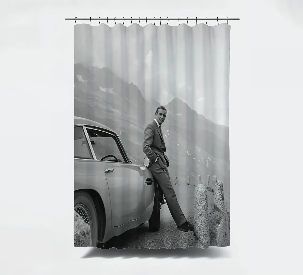 Sean Connery mit Aston Martin DB5 1964 Duschvorhang von maria Shop