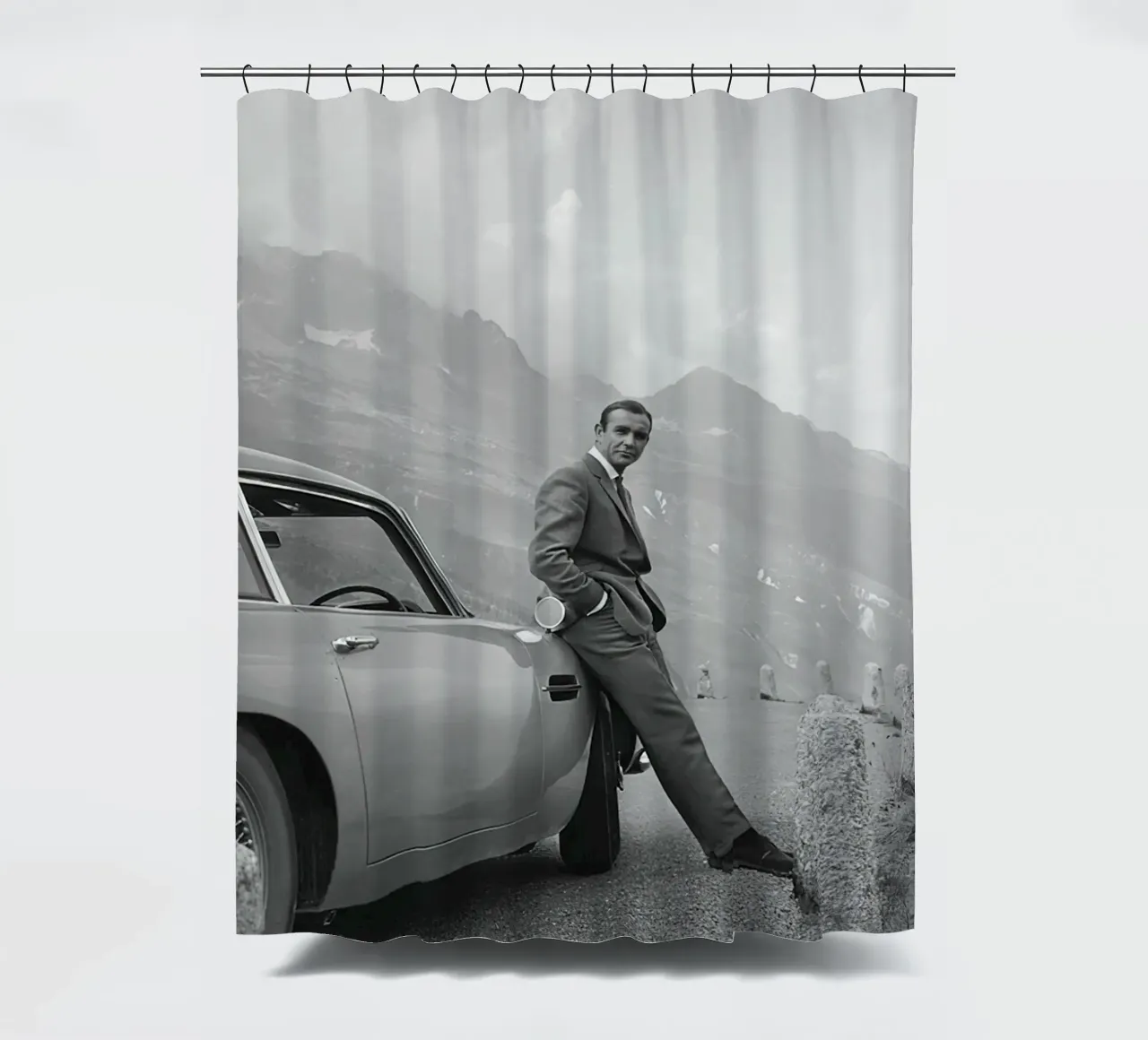 Sean Connery mit Aston Martin DB5 1964 Duschvorhang von maria Shop