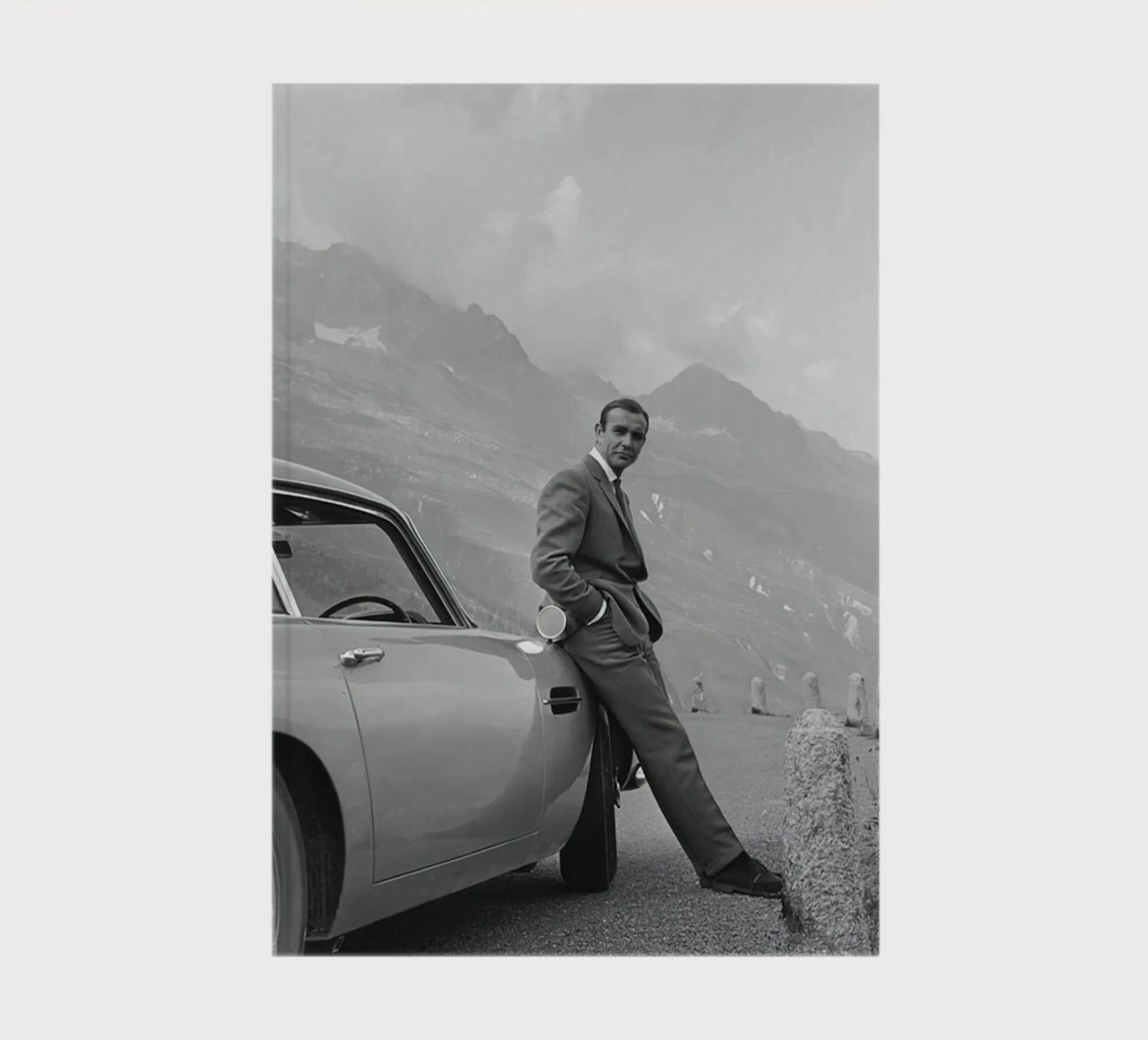 Sean Connery con l'Aston Martin DB5 1964 diario da maria Shop