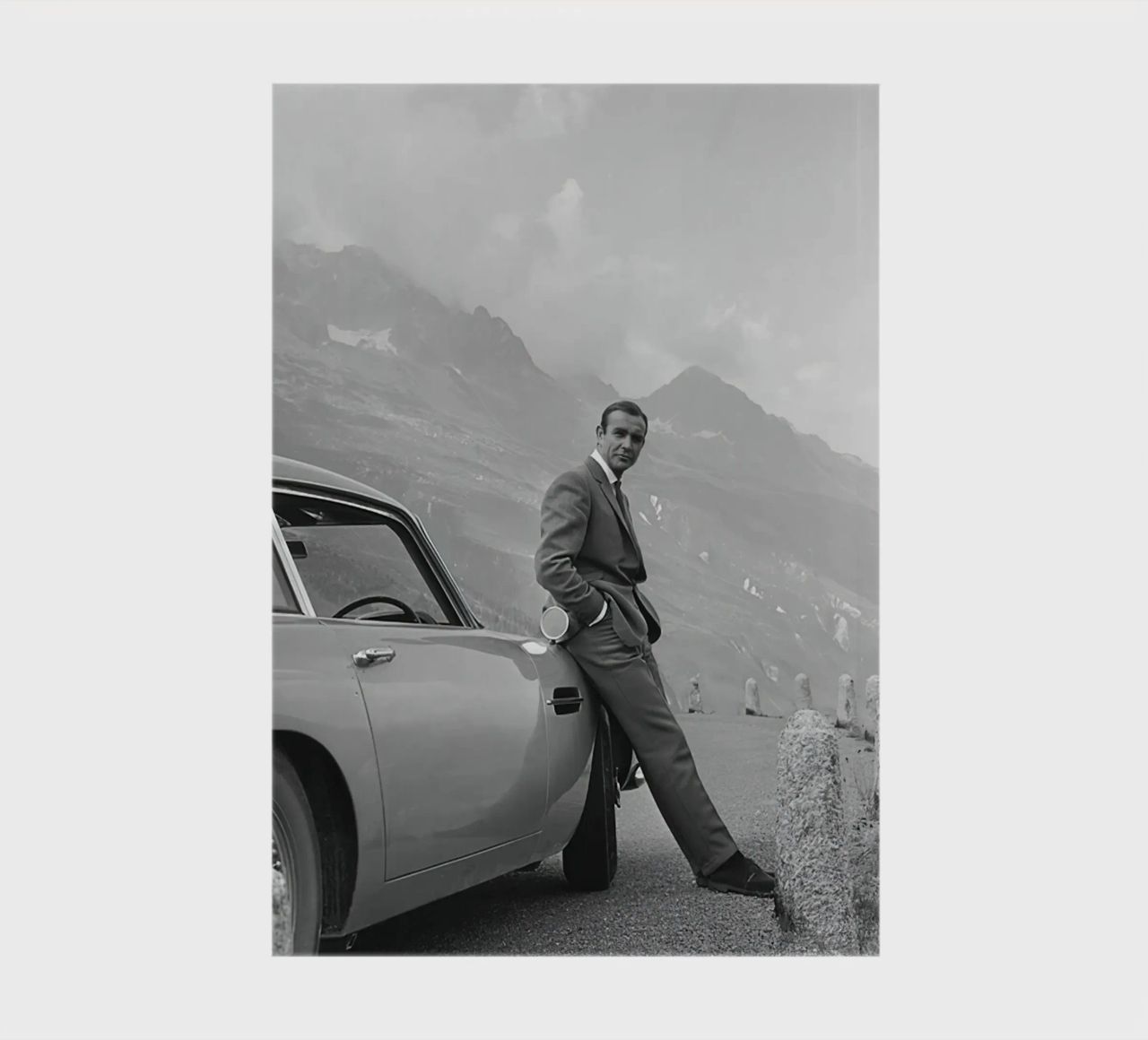 Sean Connery con l'Aston Martin DB5 1964 diario da maria Shop