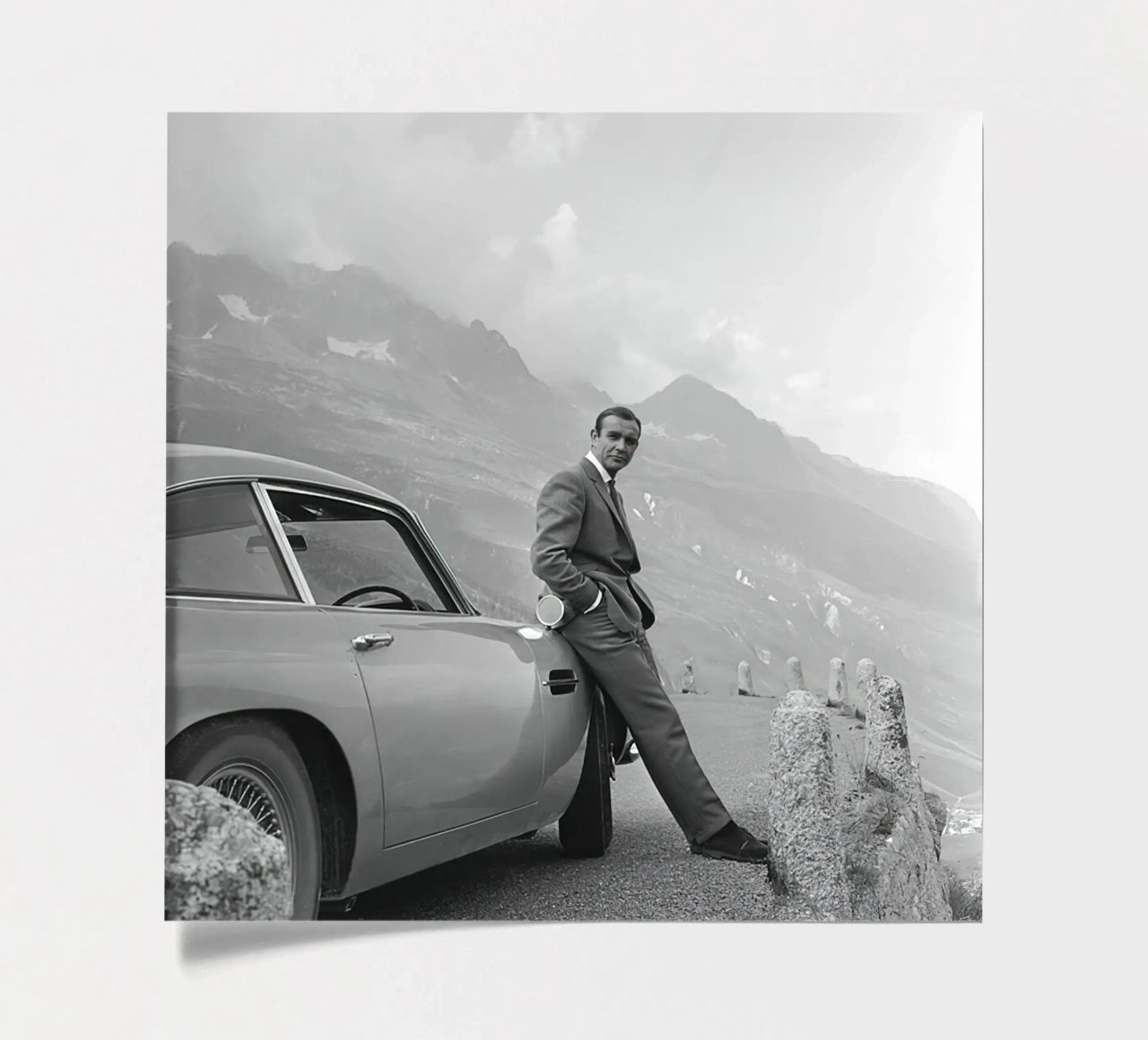 Sean Connery con l'Aston Martin DB5 1964 foglio adesivo da maria Shop