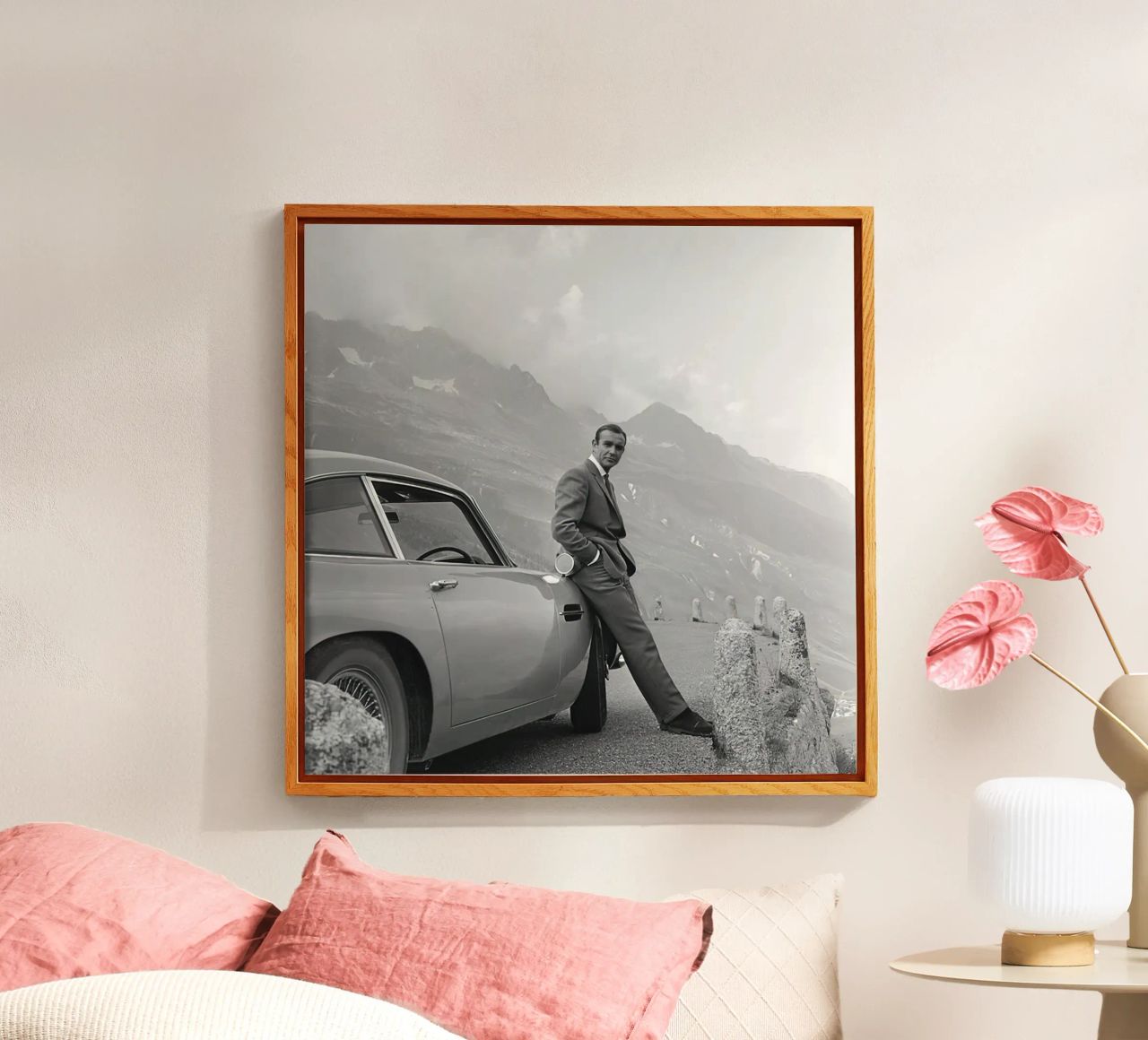 Sean Connery con l'Aston Martin DB5 1964 plexiglass da maria Shop