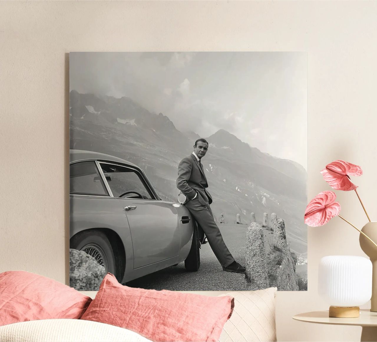 Sean Connery con l'Aston Martin DB5 1964 plexiglass da maria Shop