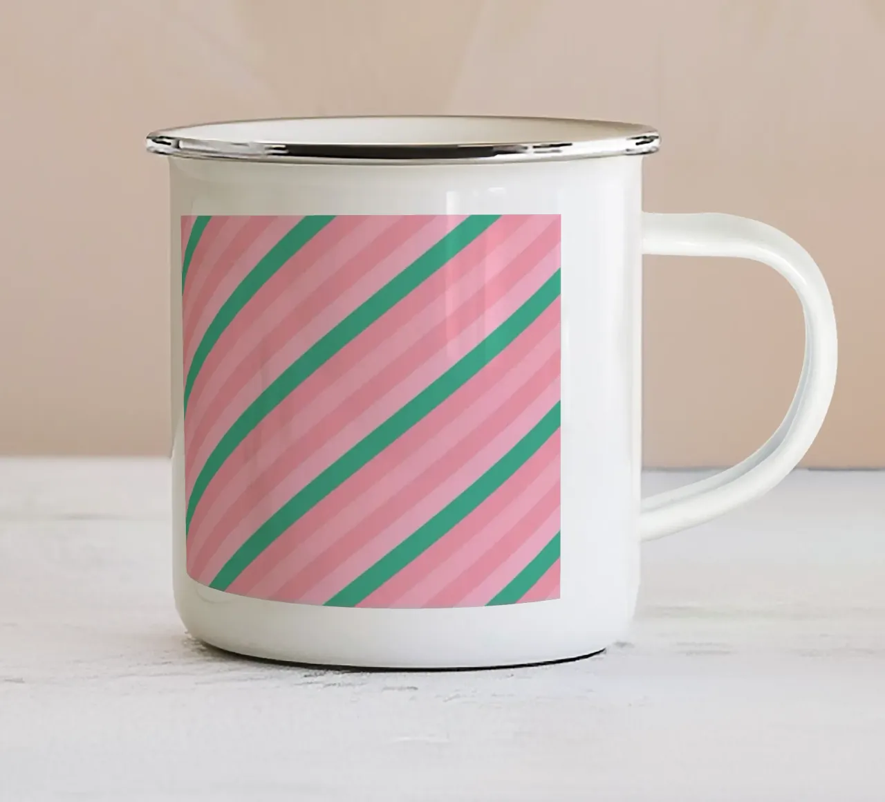 Strisce diagonali verdi e rosa tazza in smalto da SilverPegasus