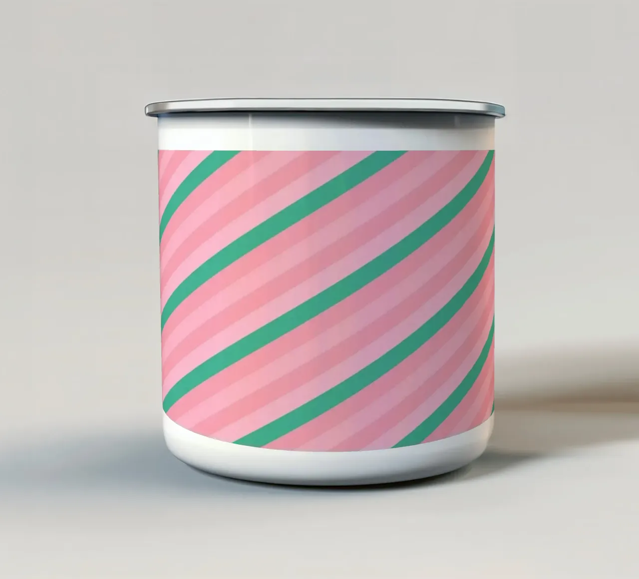 Strisce diagonali verdi e rosa tazza in smalto da SilverPegasus