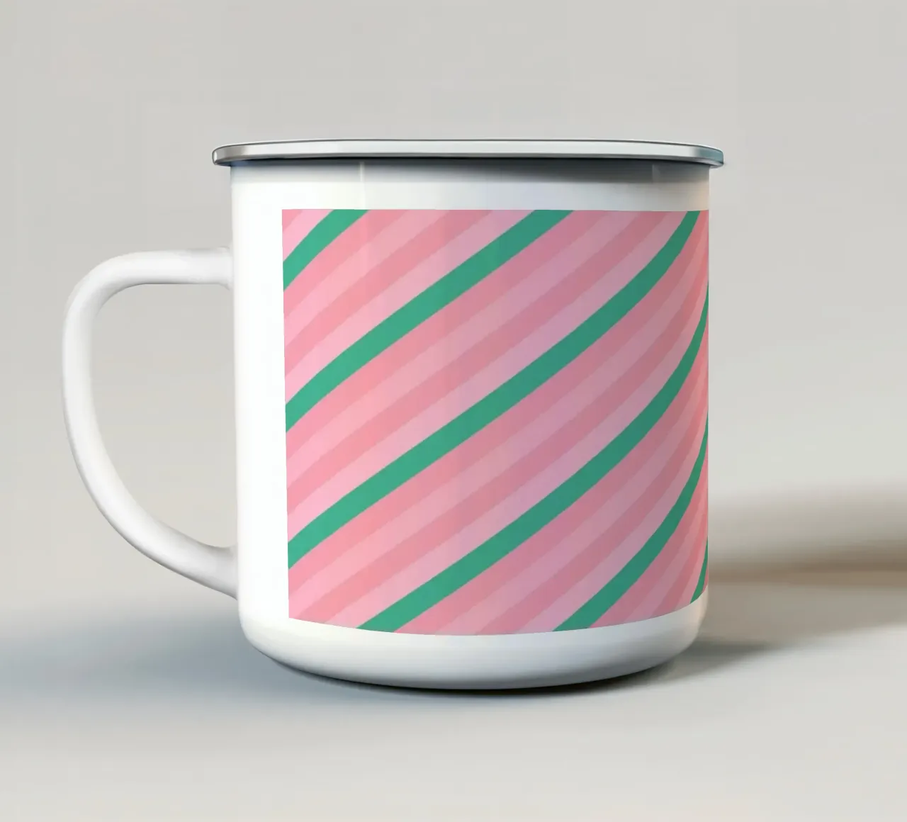 Strisce diagonali verdi e rosa tazza in smalto da SilverPegasus