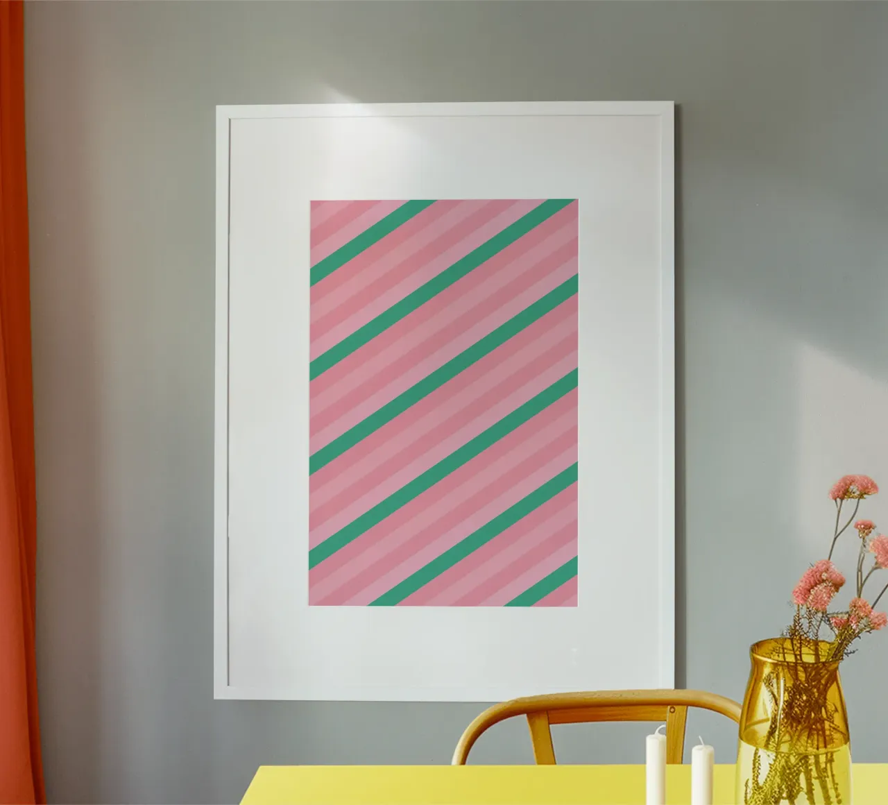 Strisce diagonali verdi e rosa poster con telaio in plastica da SilverPegasus