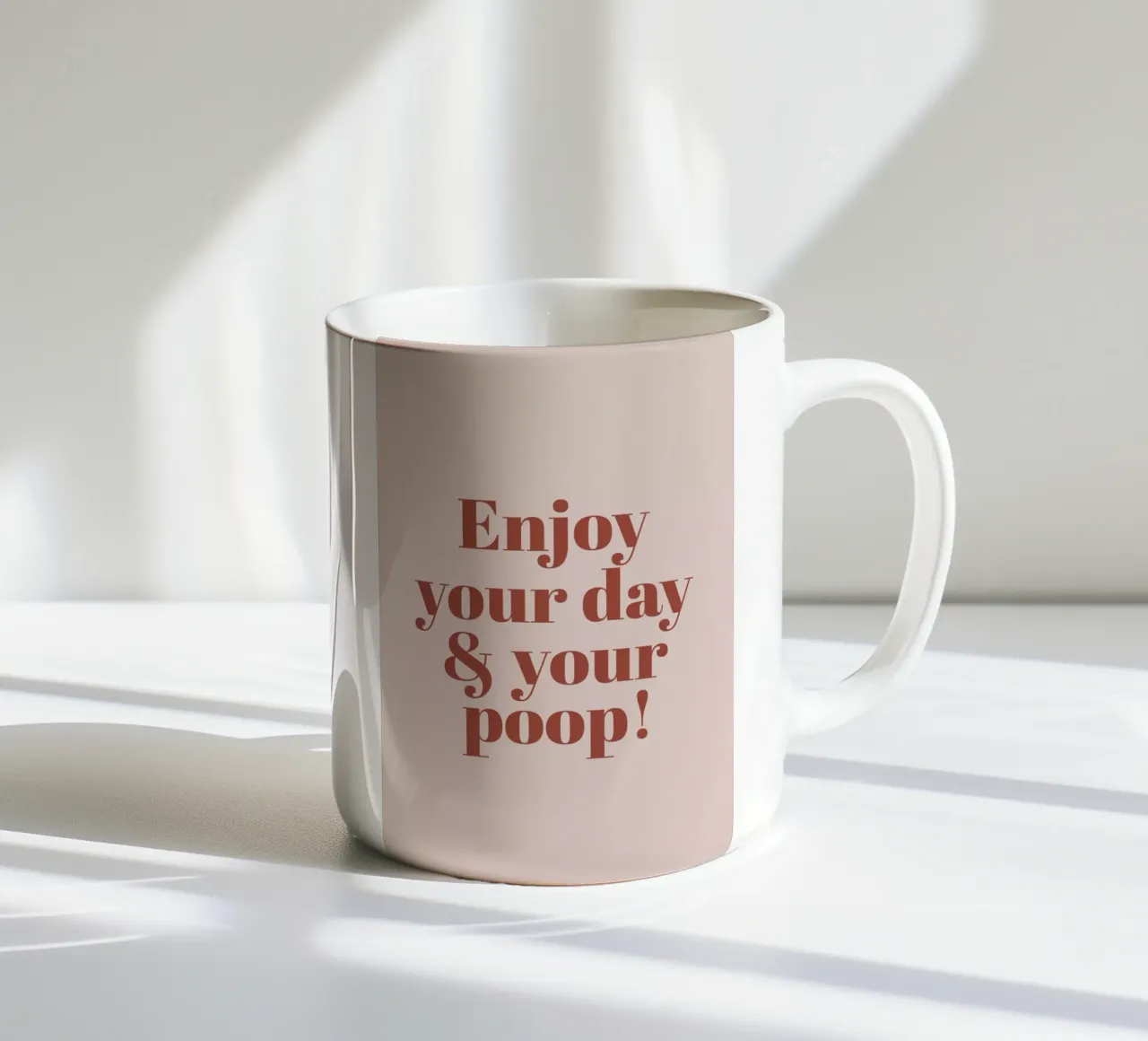 Enjoy Your Day And Poop tazza in ceramica da Ayleen