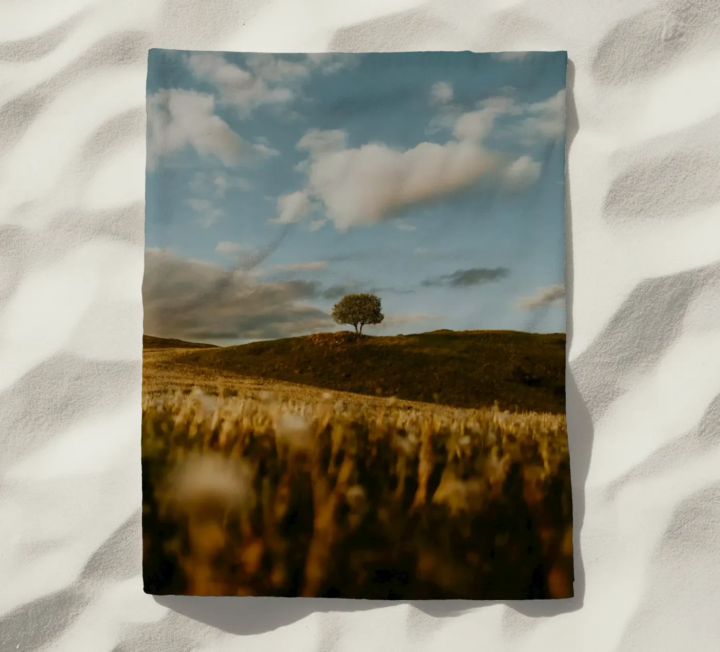 Baumgras Strandtuch von Earthly Visions