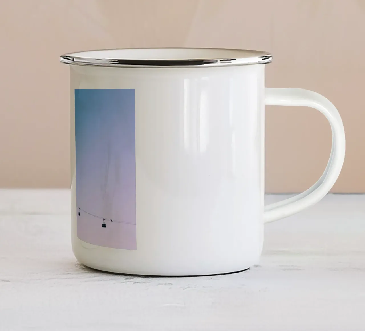 Funivie in rosa al tramonto tazza in smalto da KISSA STUDIO