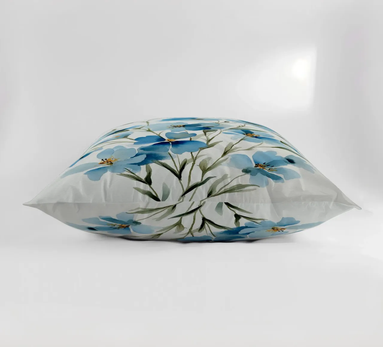 Sussurri di lino blu cuscino da Sophia Calder Studio