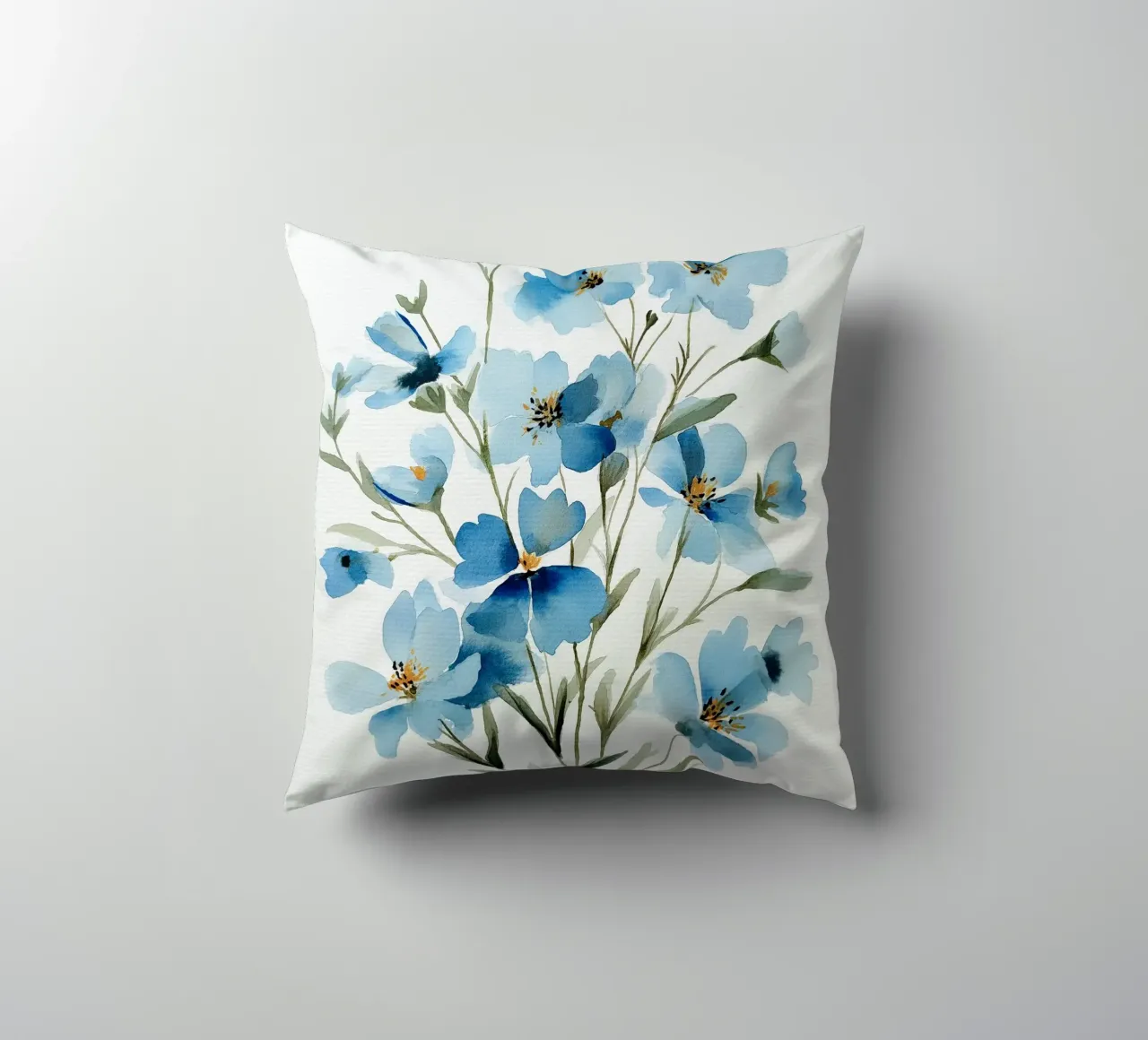 Sussurri di lino blu cuscino da Sophia Calder Studio