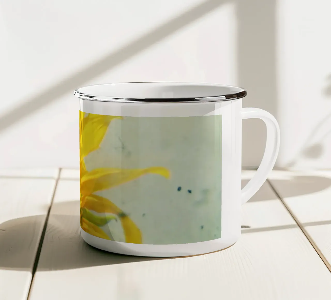 Sunburst tazza in smalto da Cassia Beck Photography