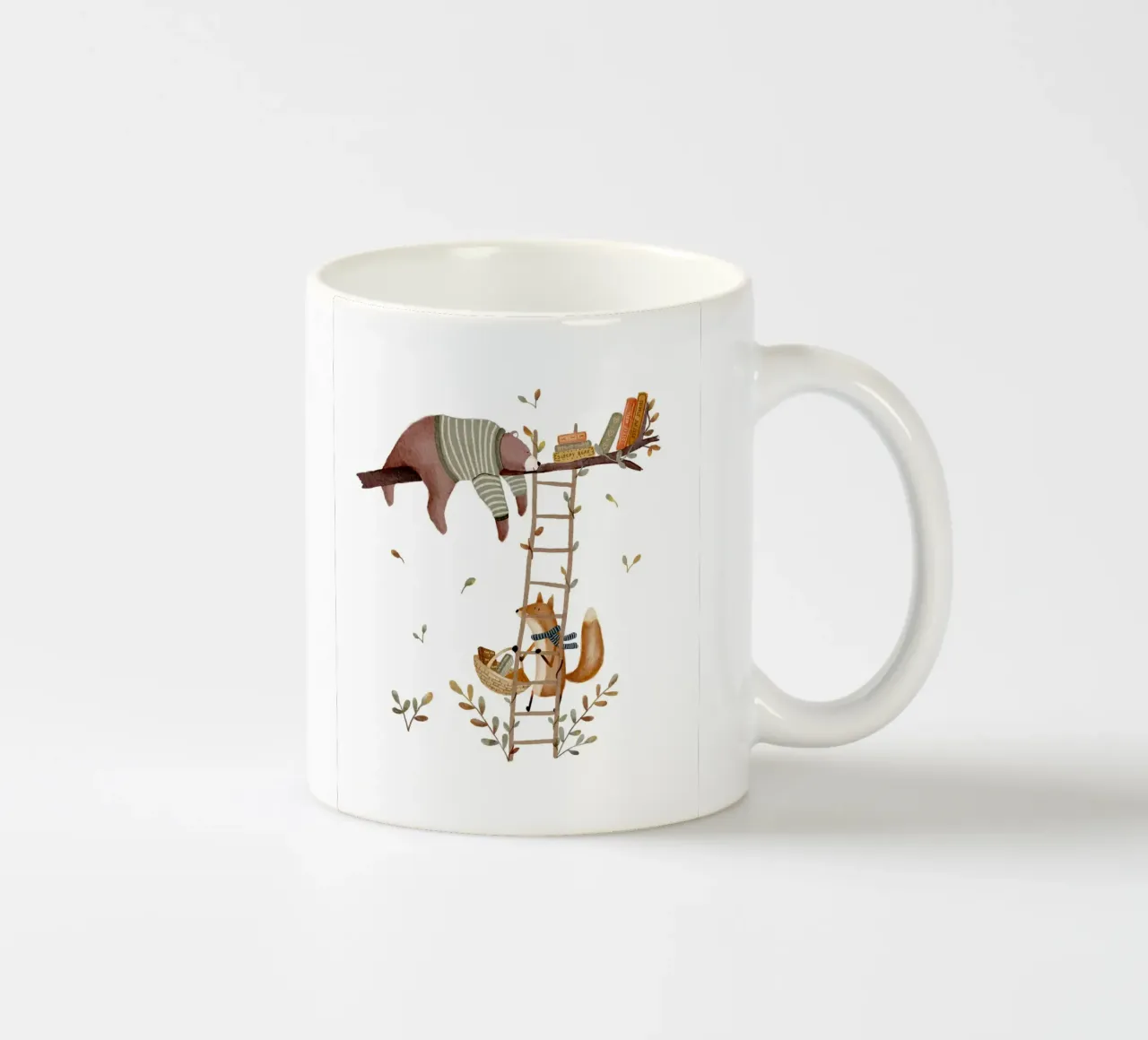 La biblioteca della casa sull'albero di Volpe e Orso tazza in ceramica da Urchin Bay Art