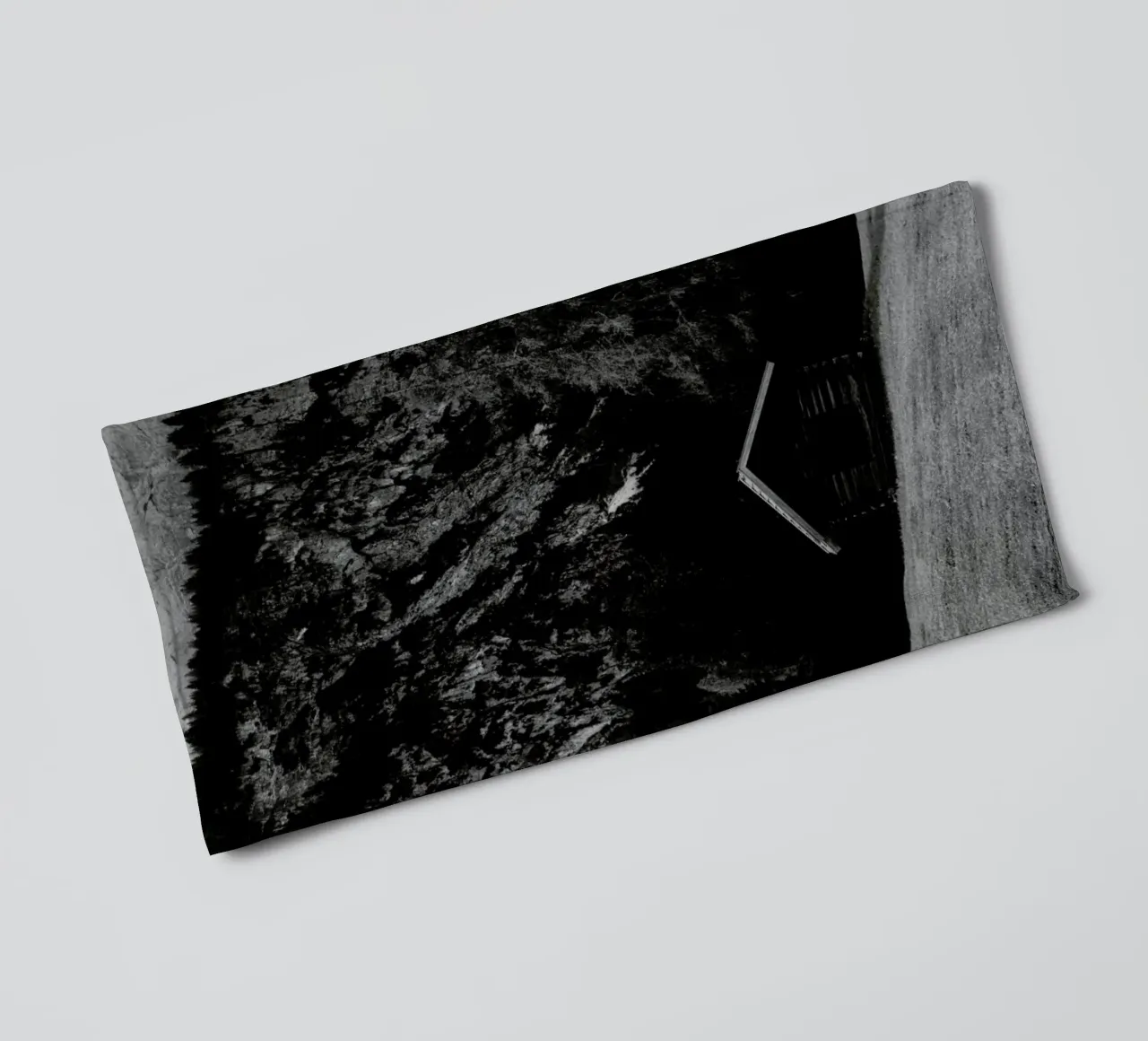 Layered Hut 12 Handtuch von Sebastian Hilgetag