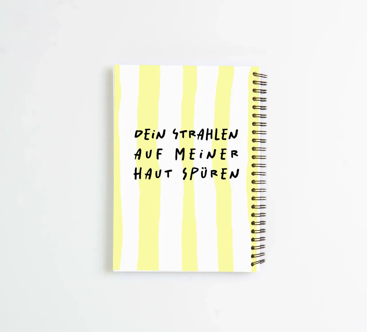 dein Strahlen auf meiner Haut spüren cuaderno de espiral de FRICKE DESIGN