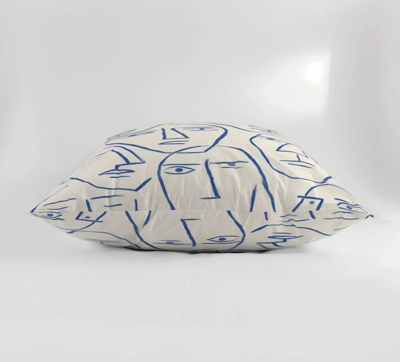 Faces of the Invisible cuscino da artesutileco