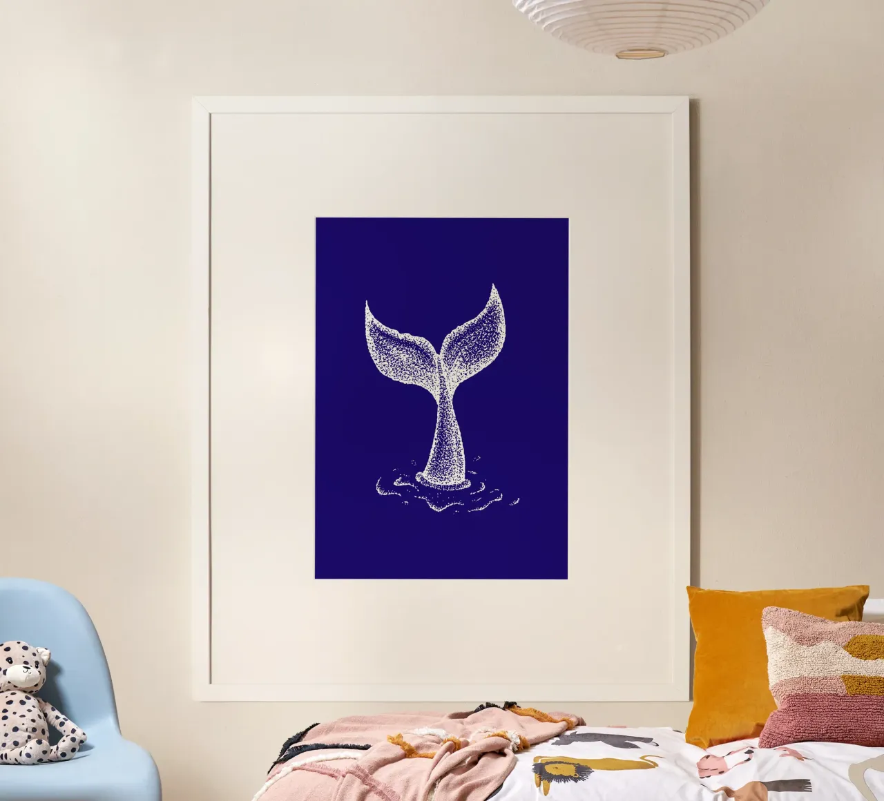 Impression d'art sur la queue de baleine - Décor sur la conservation des océans poster avec cadre en plastique de ClubArt