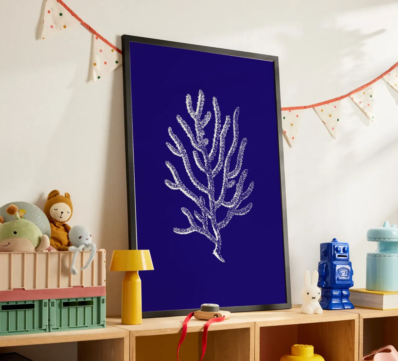 Línea de Coral Blanco - Decoración Océano Azul Profundo poster con marco de plástico de ClubArt