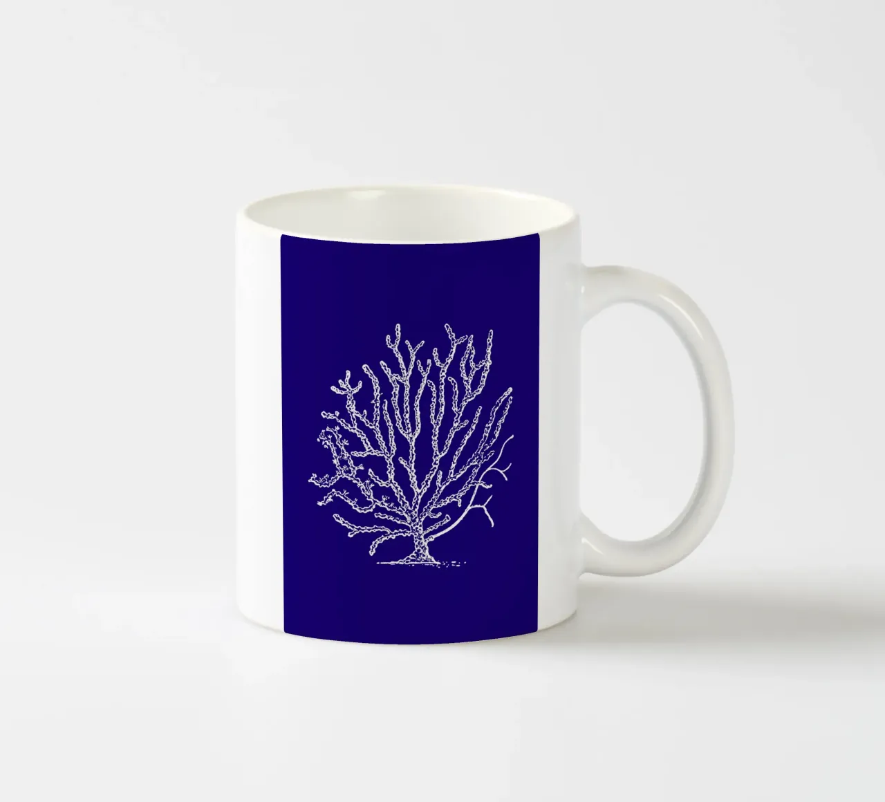 Art du récif corallien blanc complexe - Impression de l'océan bleu profond mug en céramique de ClubArt