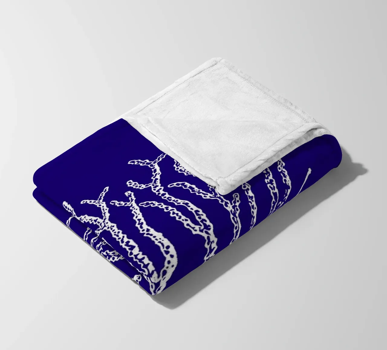 Komplizierte weiße Korallenriff Kunst - Tiefblauer Ozean Druck Fleecedecke von ClubArt
