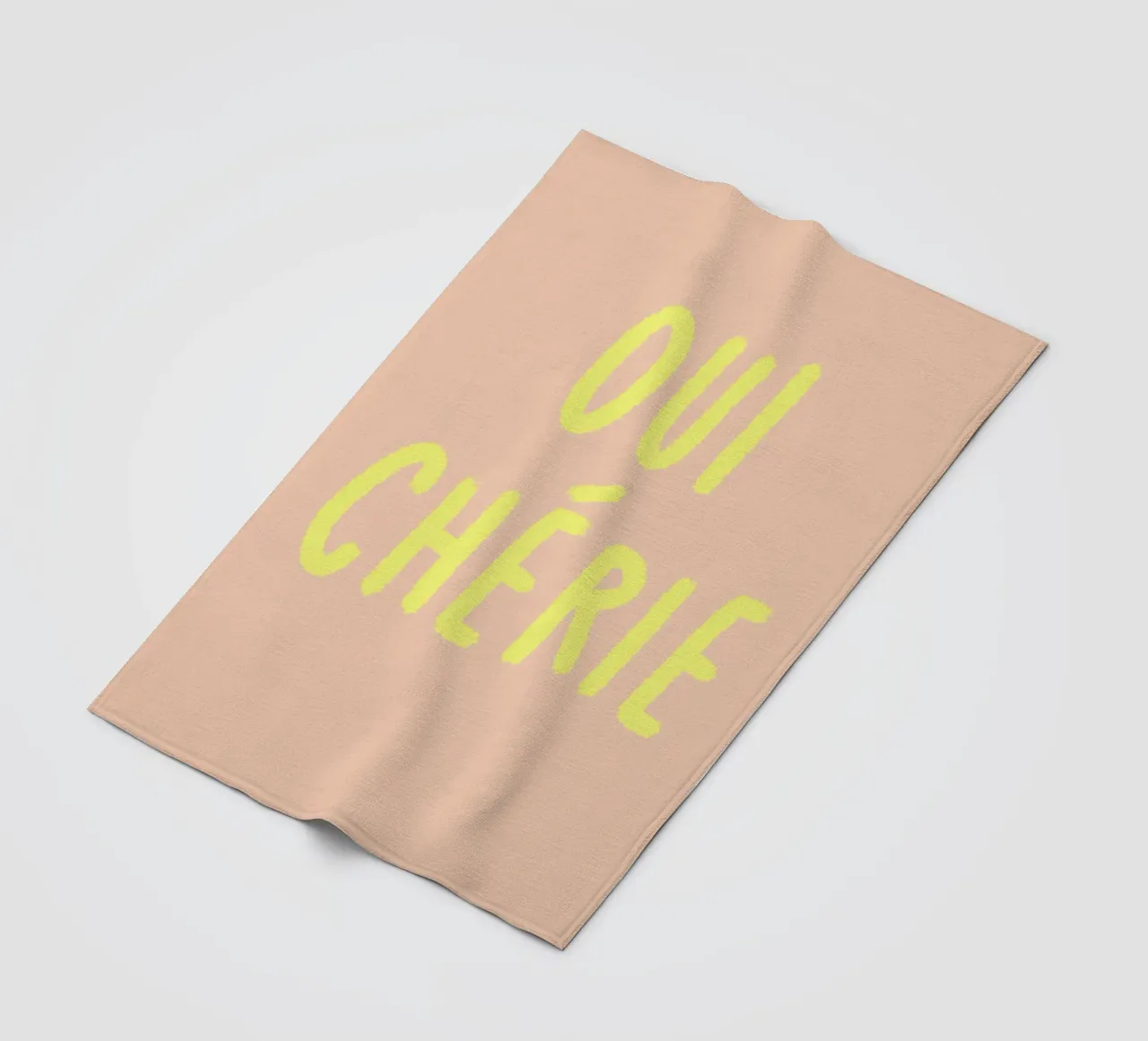 Oui chérie. coperta in pile da FRICKE DESIGN