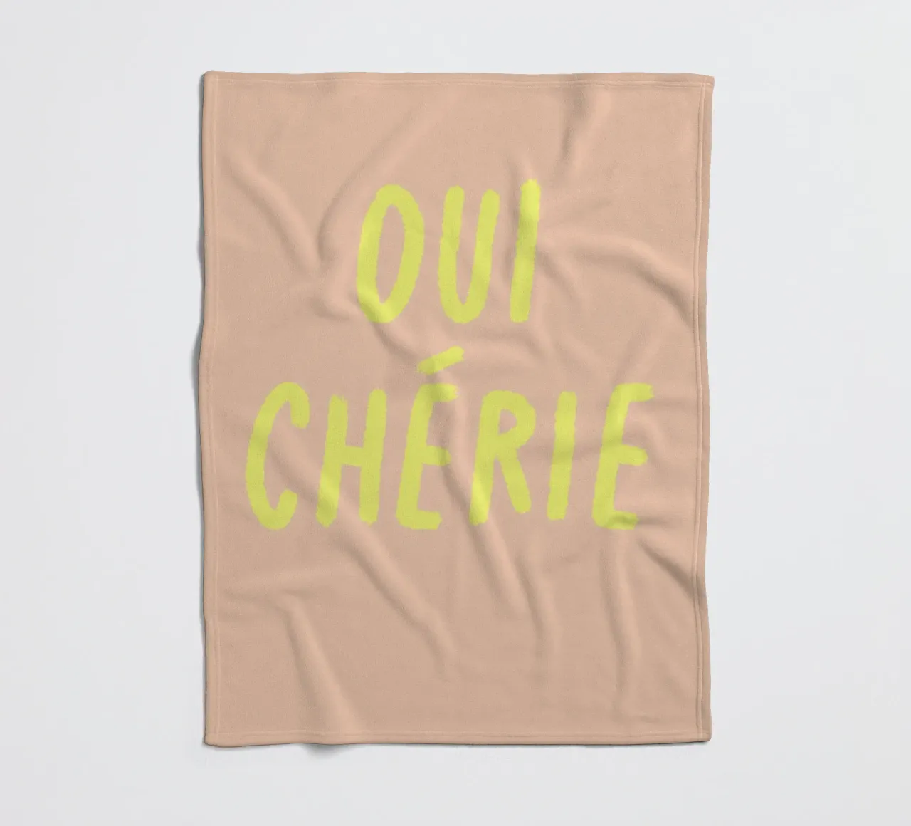 Oui chérie. coperta in pile da FRICKE DESIGN