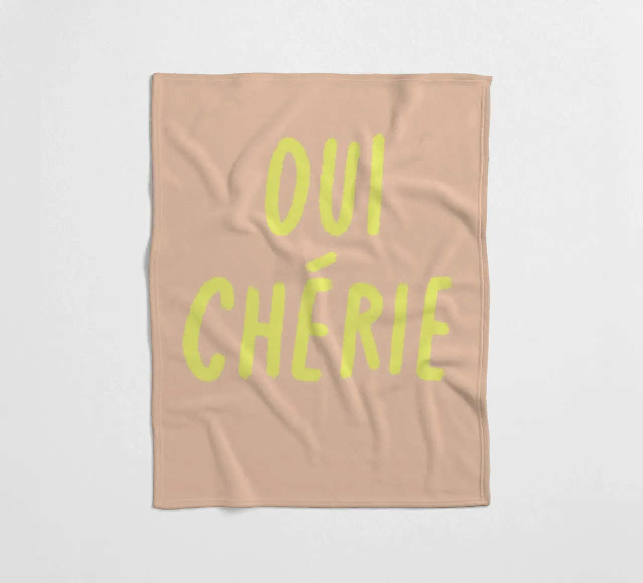 Oui chérie. coperta in pile da FRICKE DESIGN