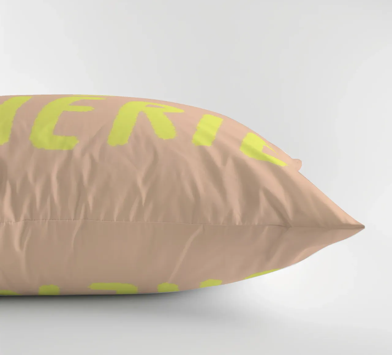Oui chérie. cuscino da FRICKE DESIGN
