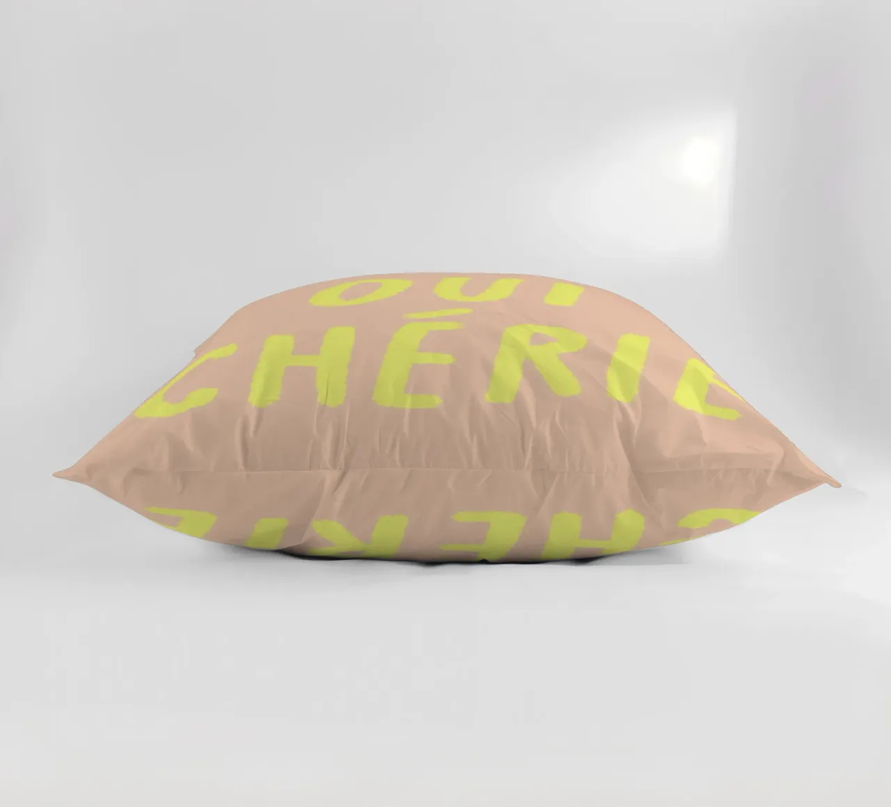 Oui chérie. cuscino da FRICKE DESIGN