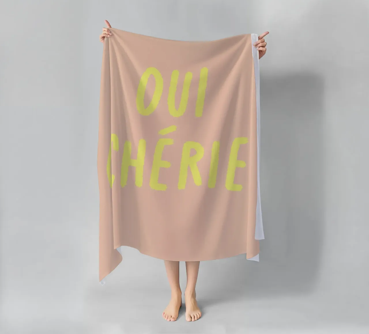 Oui chérie. toalla de playa de FRICKE DESIGN