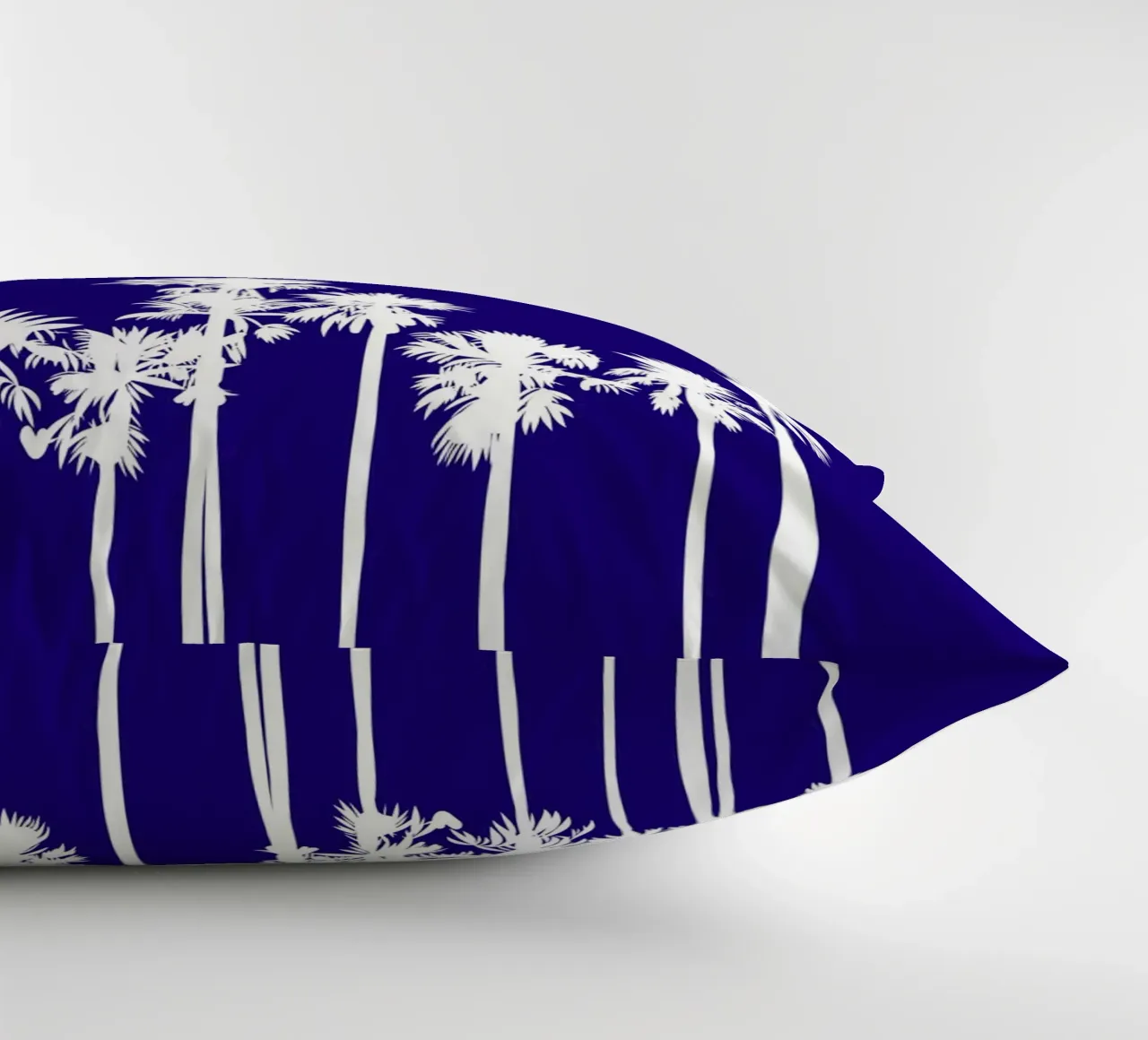 Sagoma di palmeto bianco - Arte tropicale blu intenso cuscino da ClubArt