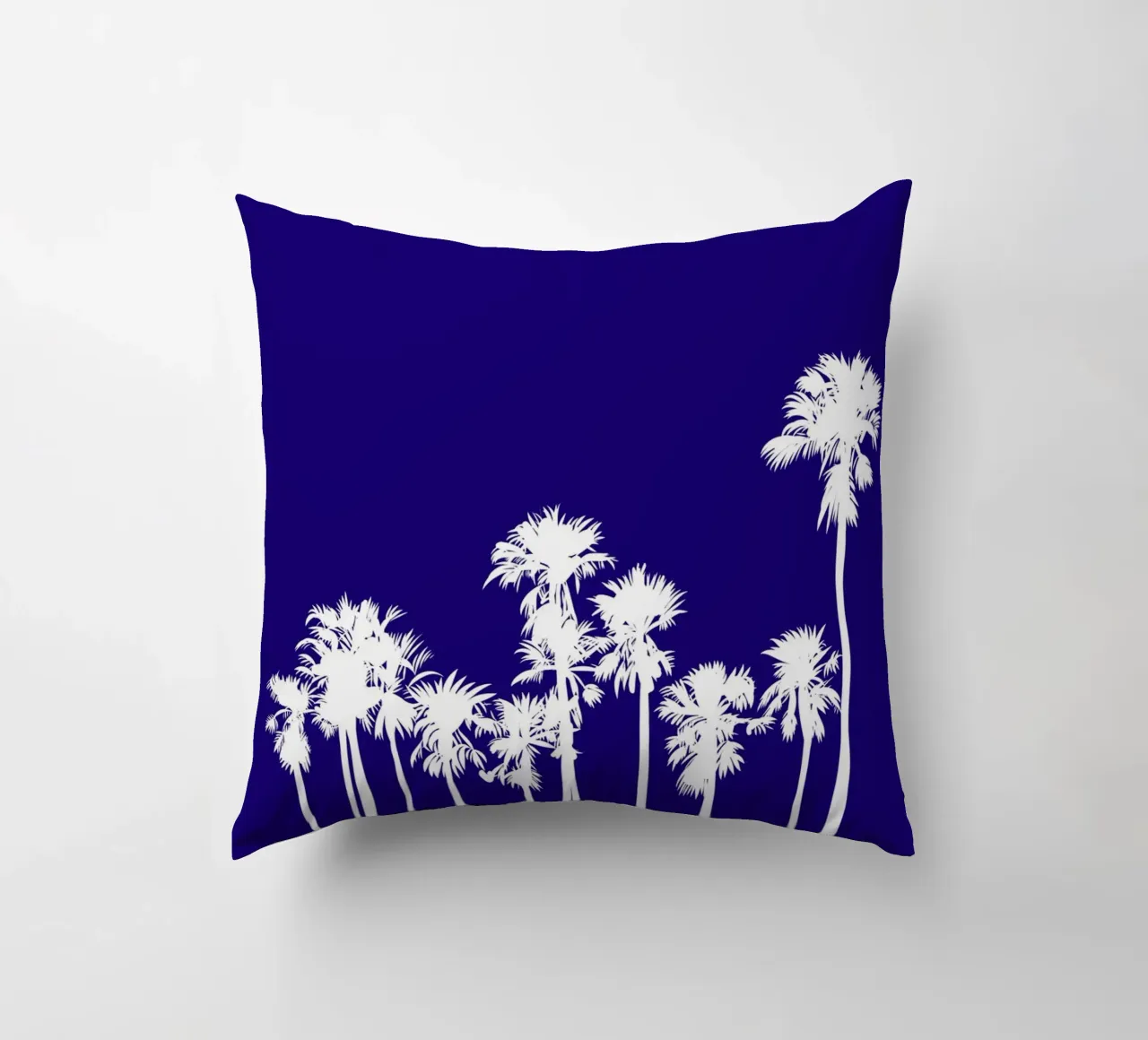 Sagoma di palmeto bianco - Arte tropicale blu intenso cuscino da ClubArt