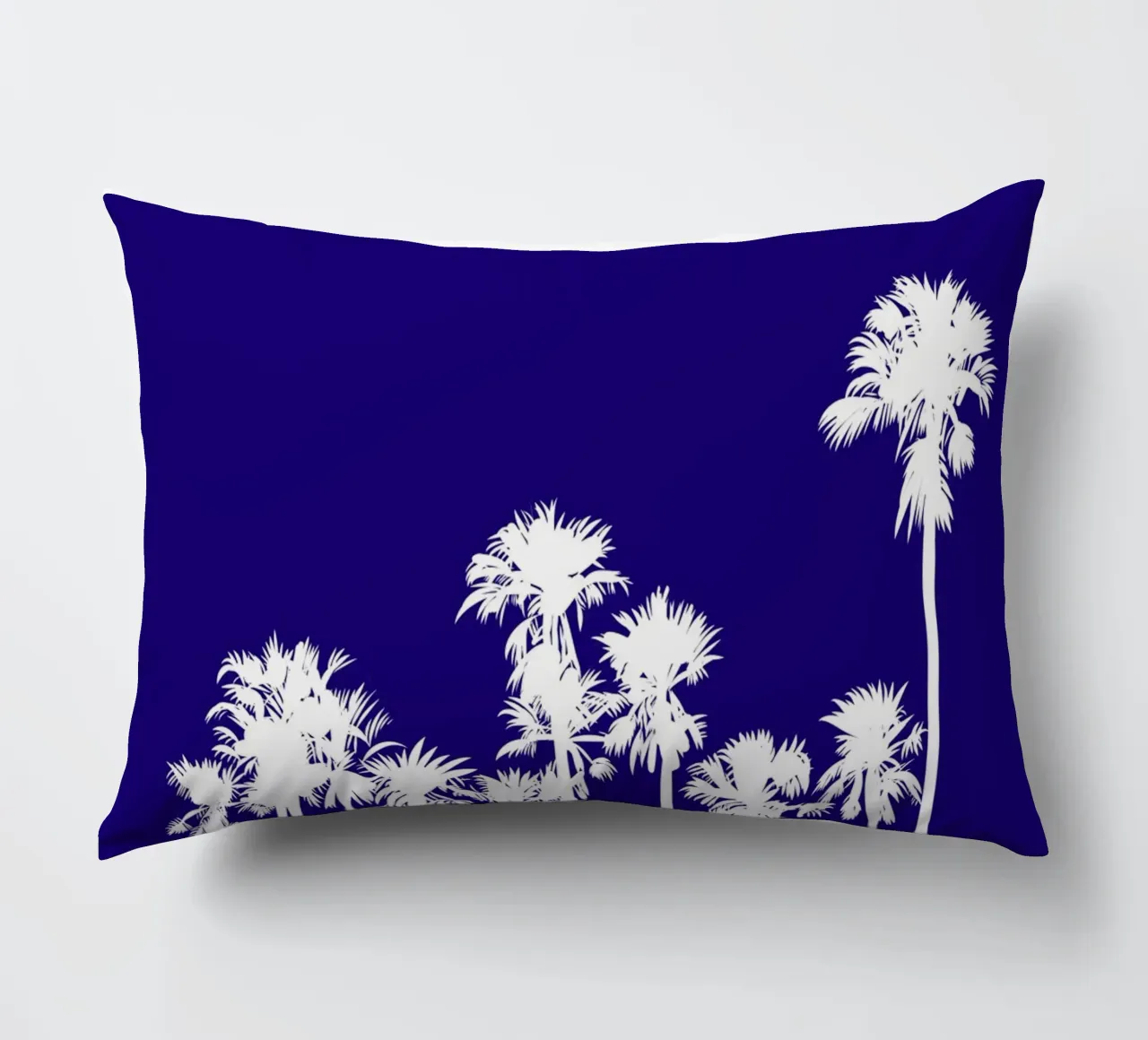 Sagoma di palmeto bianco - Arte tropicale blu intenso cuscino da ClubArt