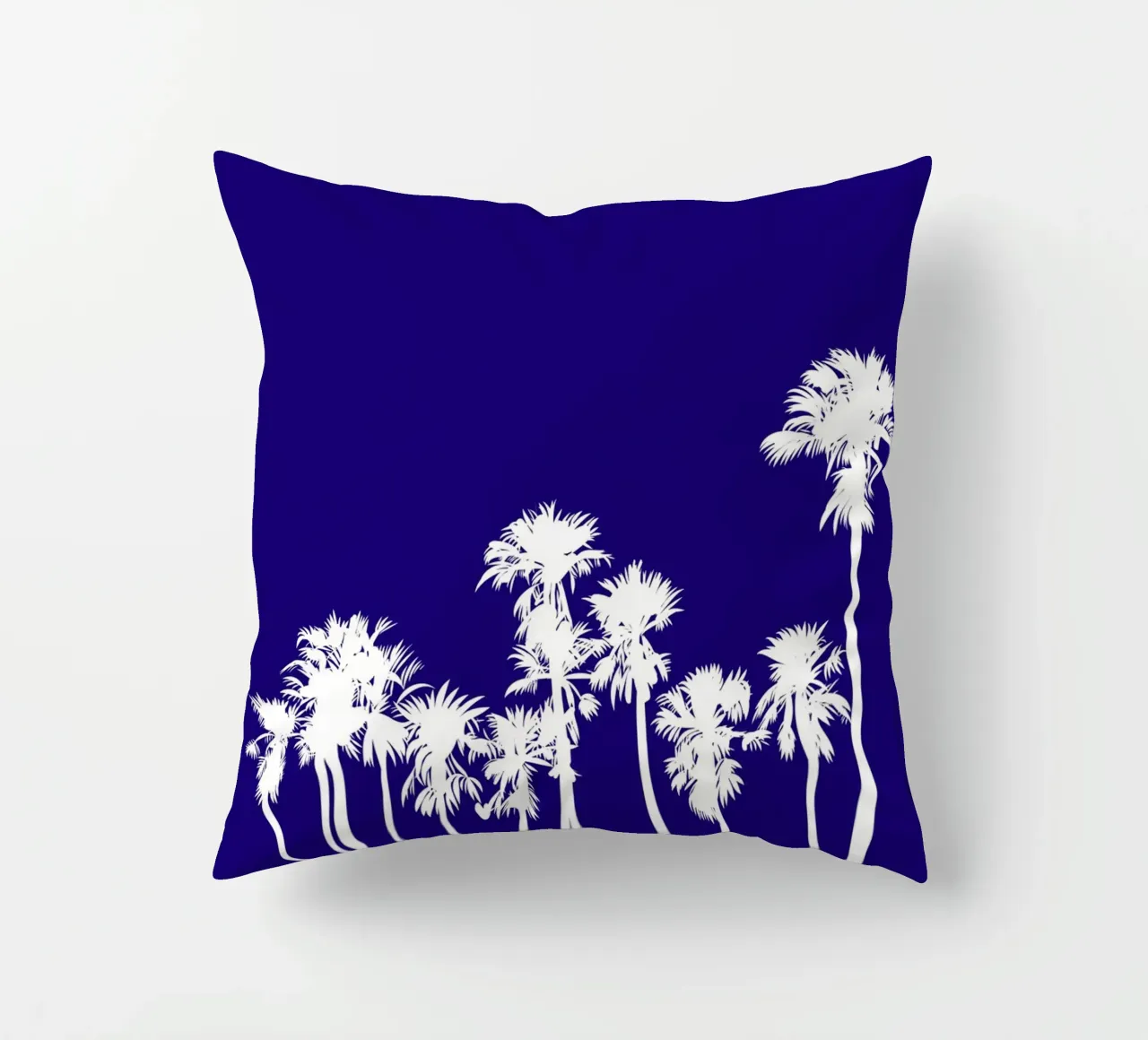 Sagoma di palmeto bianco - Arte tropicale blu intenso cuscino da ClubArt