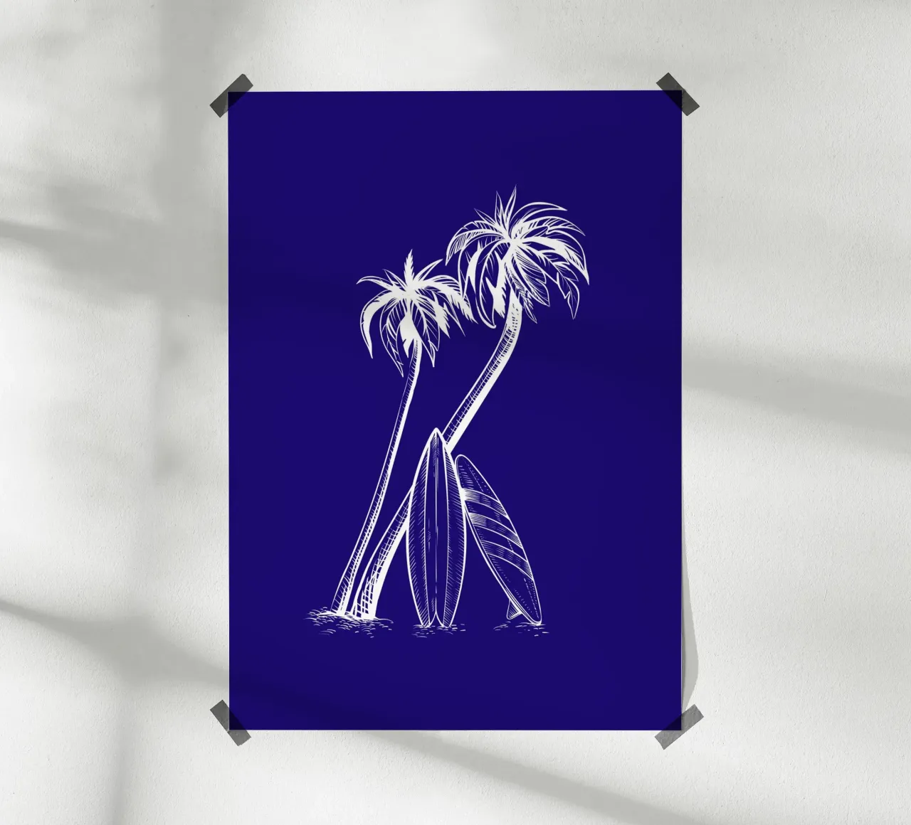 Tavole da surf e palme - Arte della spiaggia tropicale poster con telaio in legno da ClubArt