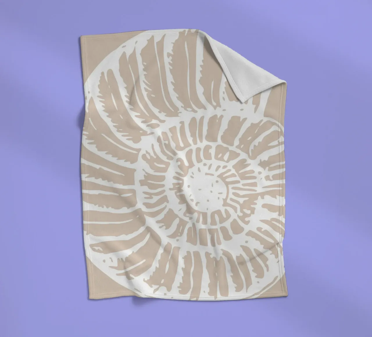 Nautilus Muschel Beige Druck - Minimalistische Ozean Kunst Fleecedecke von ClubArt