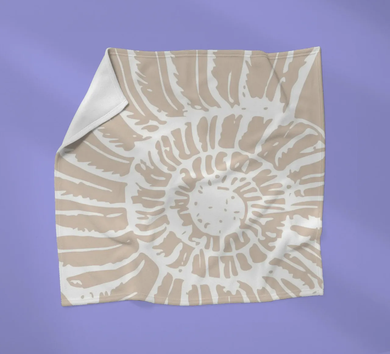 Nautilus Muschel Beige Druck - Minimalistische Ozean Kunst Fleecedecke von ClubArt